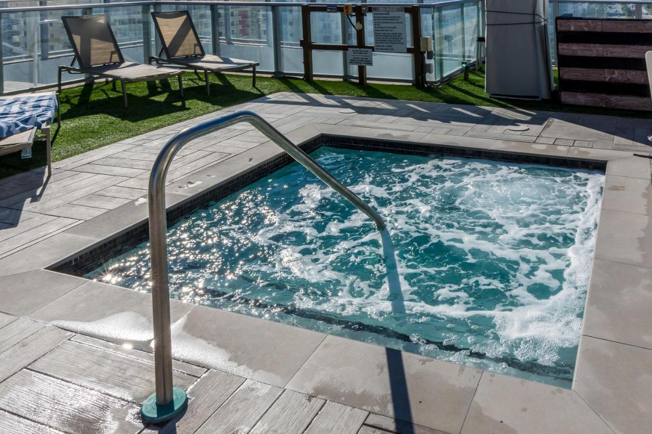 The Ultimate Resort - Beachfront 2 Bedroom Apartment With Direct Ocean View, Rooftop Pool, Hot Tub And Gym Hollywood Exteriér fotografie